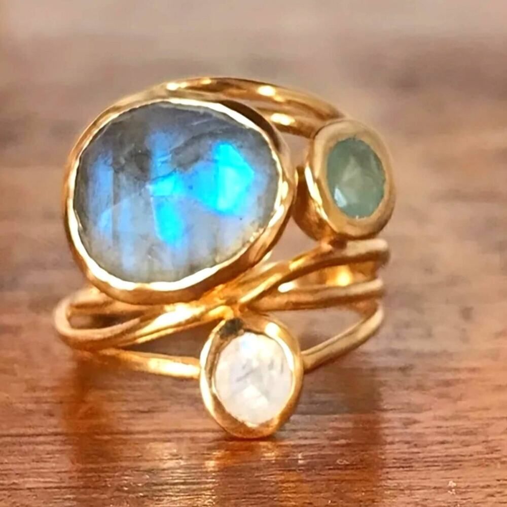 Fantasy Ring Gold Tone Glass Appliqus Blue White Iridescent